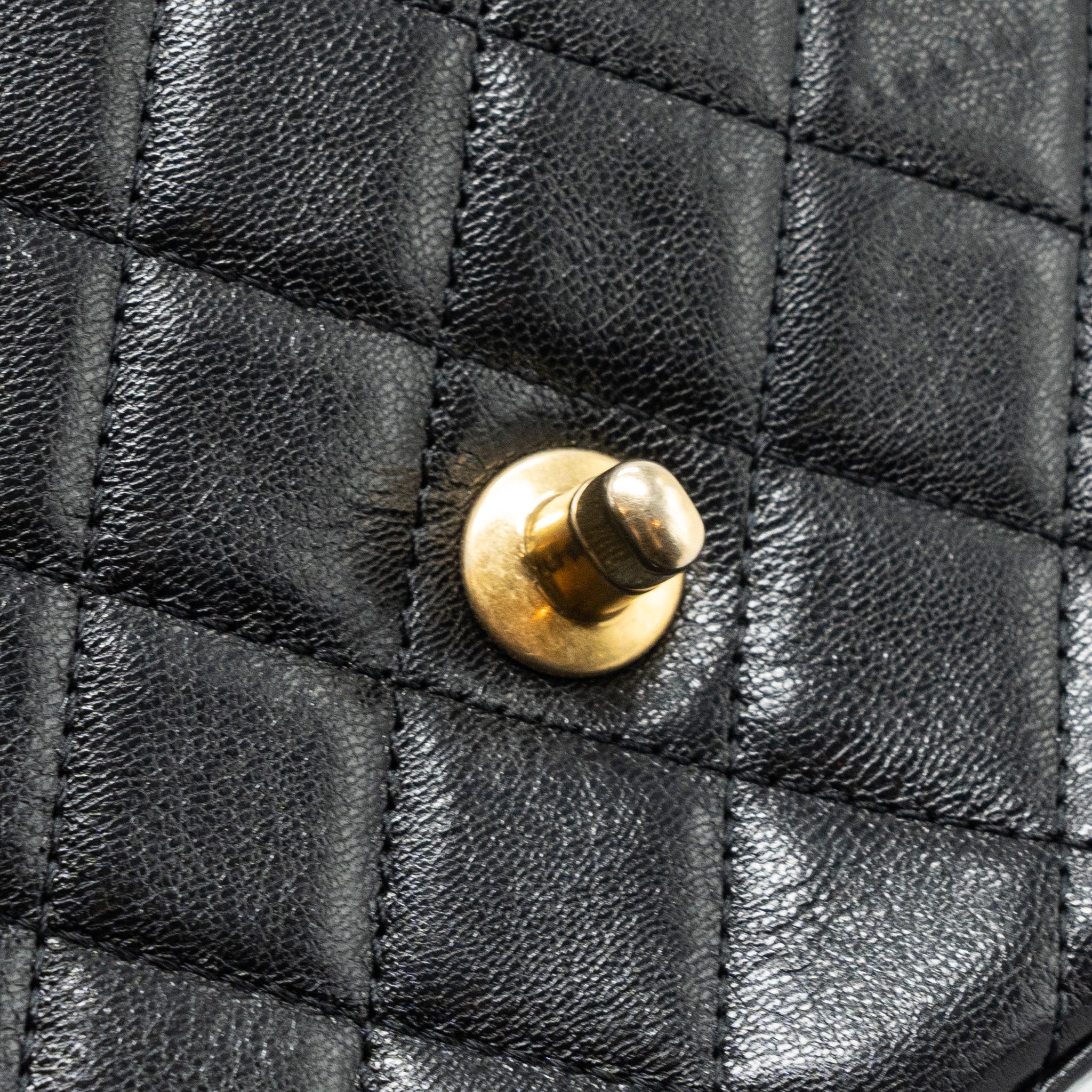 Chanel 22K retro new square large flap bag goatskin black GHW (microchip) - Image 12