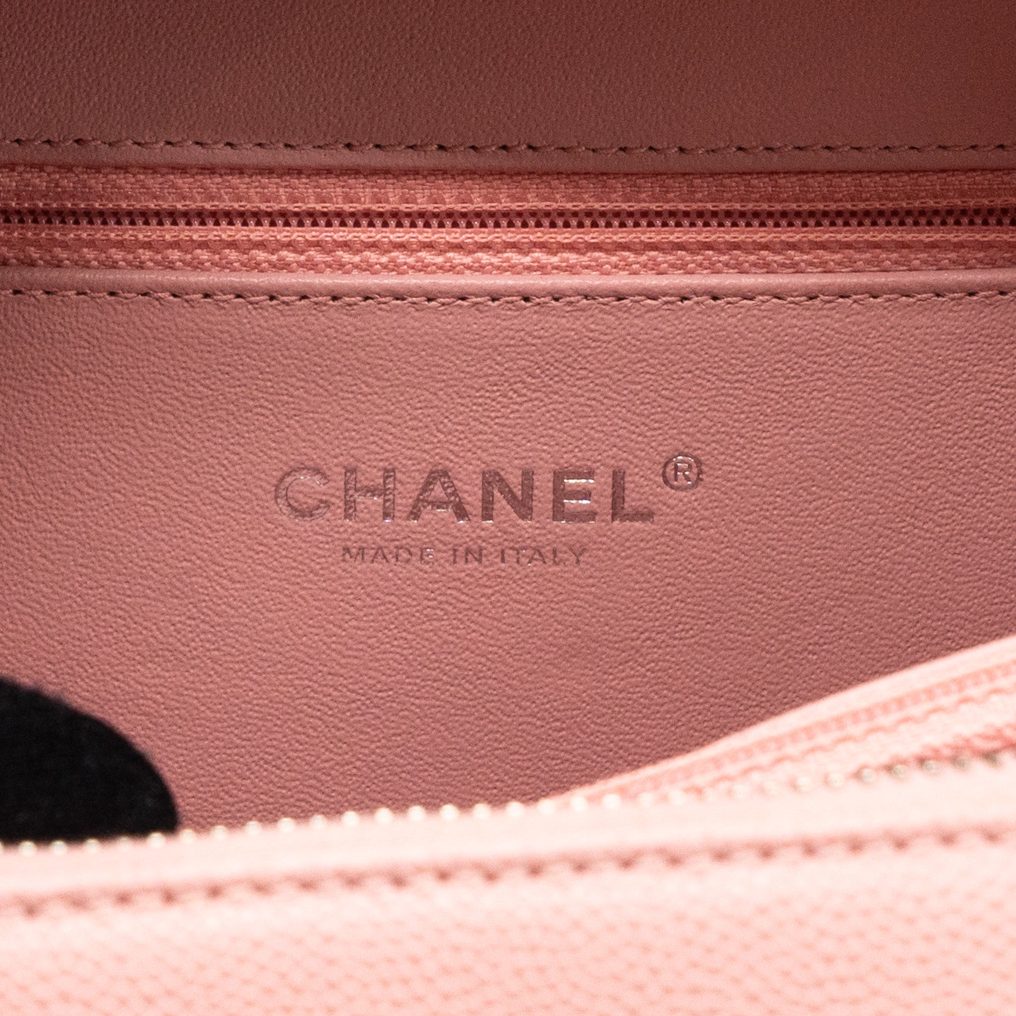 Chanel Medium Filigree Vanity Case Caviar Pink Multicolour SHW - Image 12