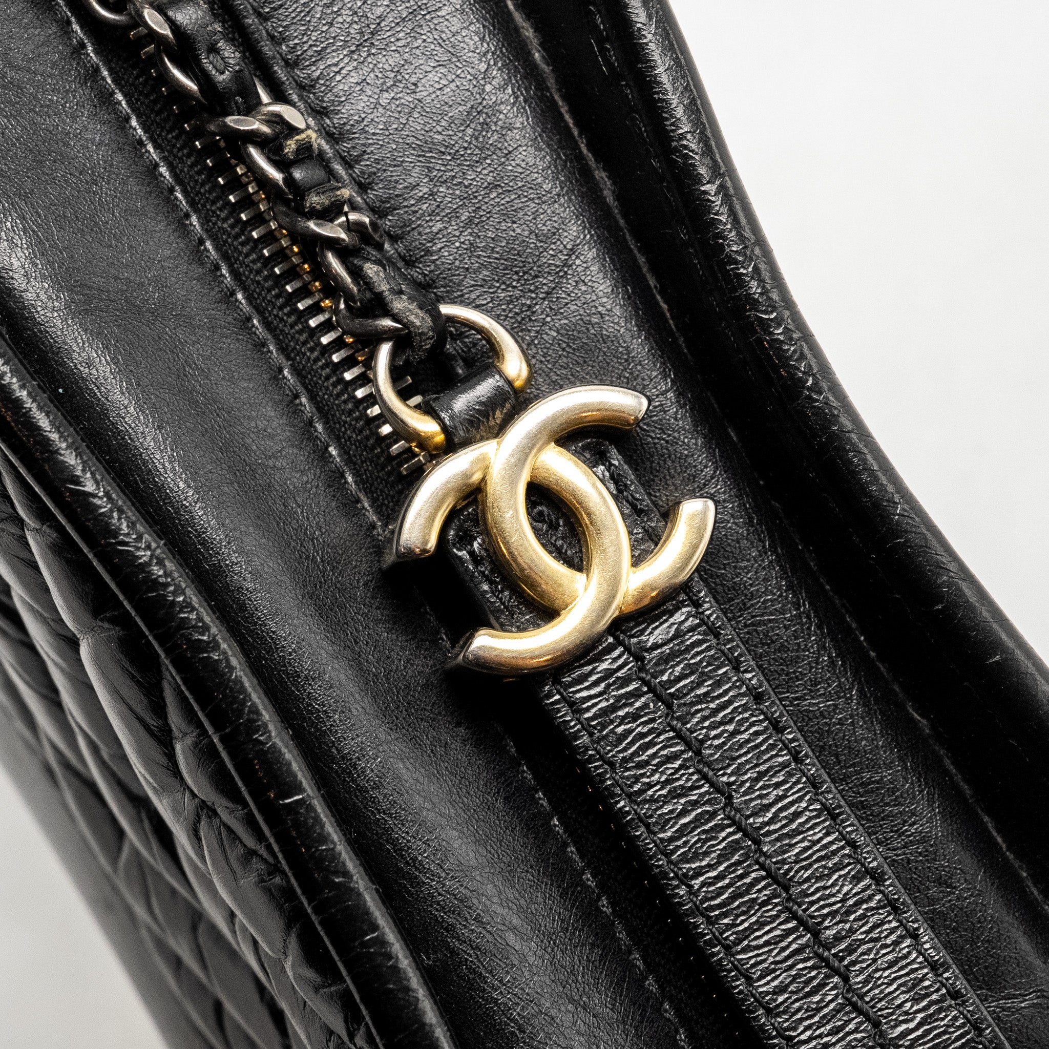Chanel Small Chevron Gabrielle hobo bag calfskin black multicolour hardware - Image 16